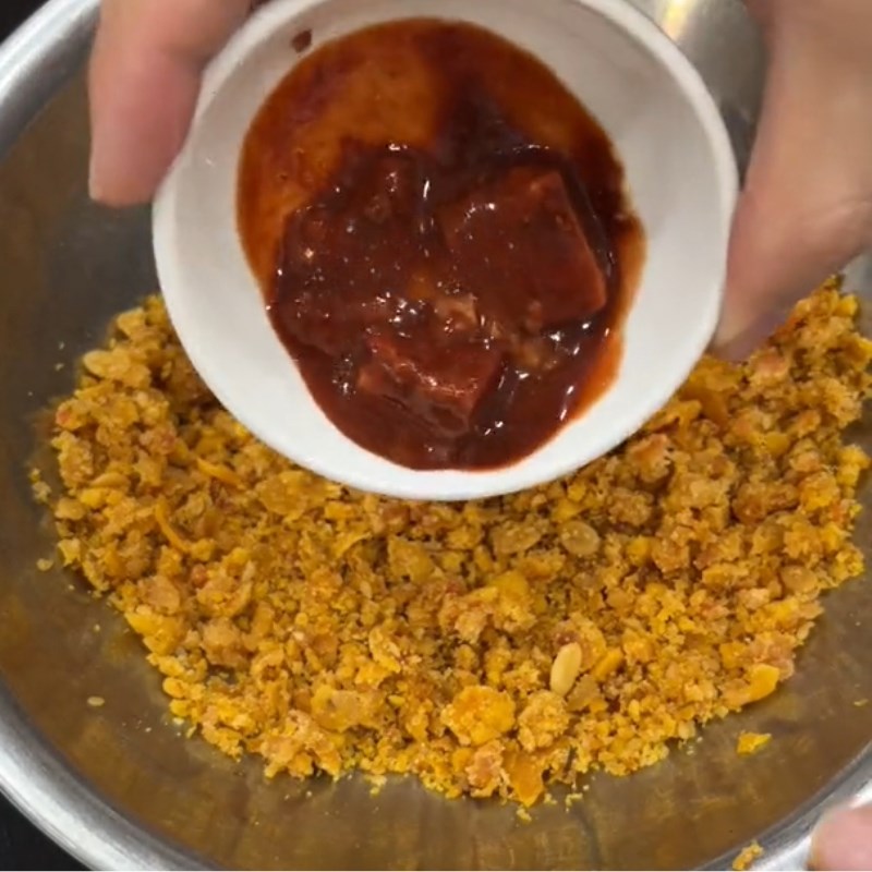 Bước 2 Trộn bột Bánh chao từ bánh trung thu