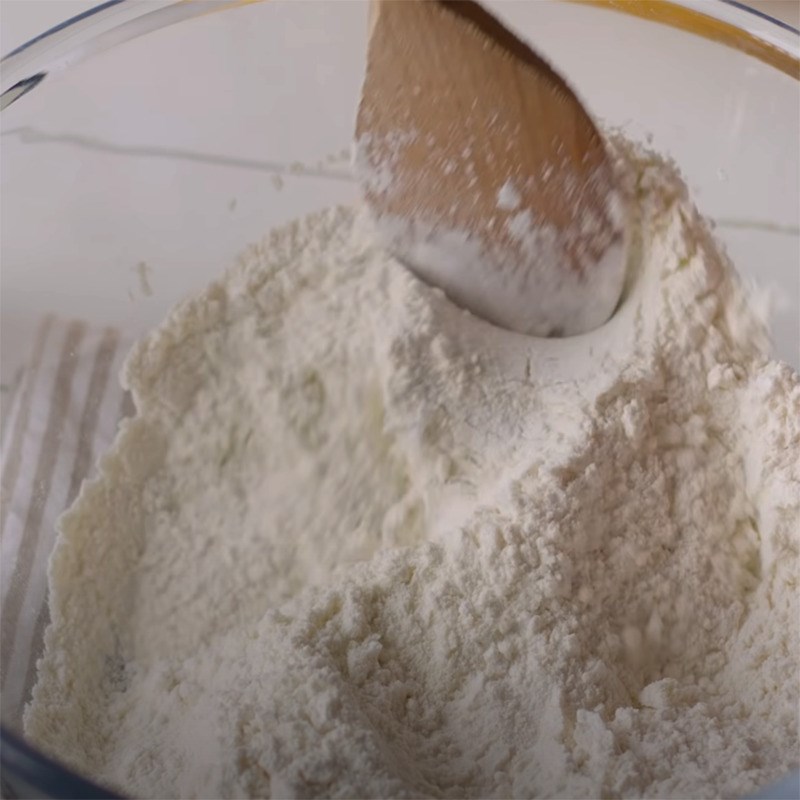 Bước 3  Trộn bột bánh Bánh mì trái cây Panettone