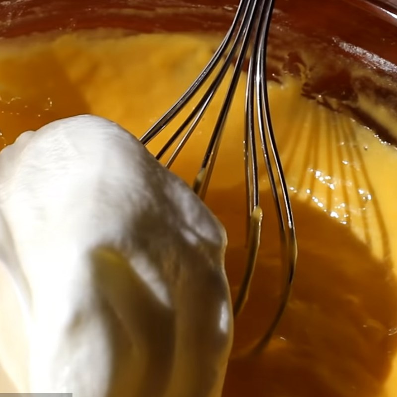 Bước 3 Trộn bột bánh Bánh chiffon cuộn kem