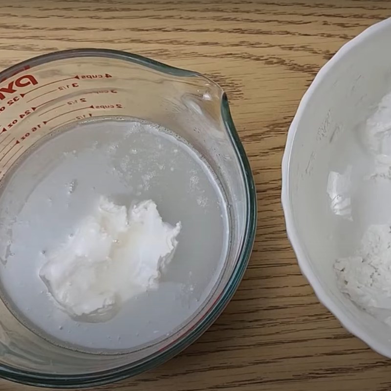 Bước 3 Trộn bột bánh hồng Bánh hồng bằng lò vi sóng