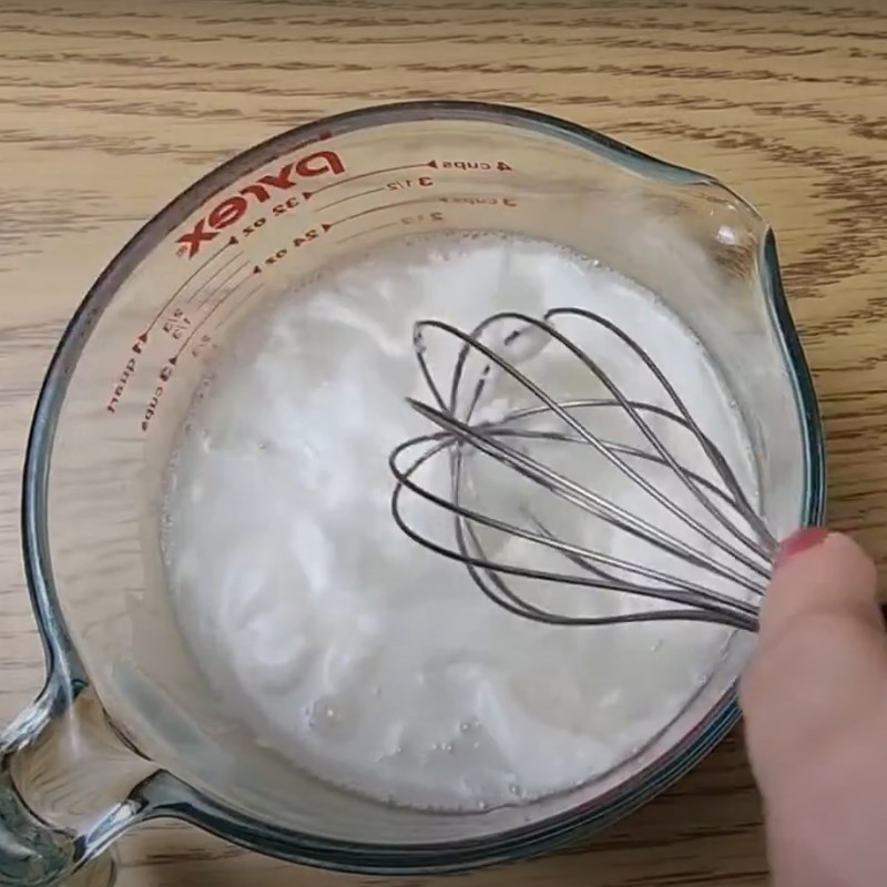 Bước 3 Trộn bột bánh hồng Bánh hồng bằng lò vi sóng