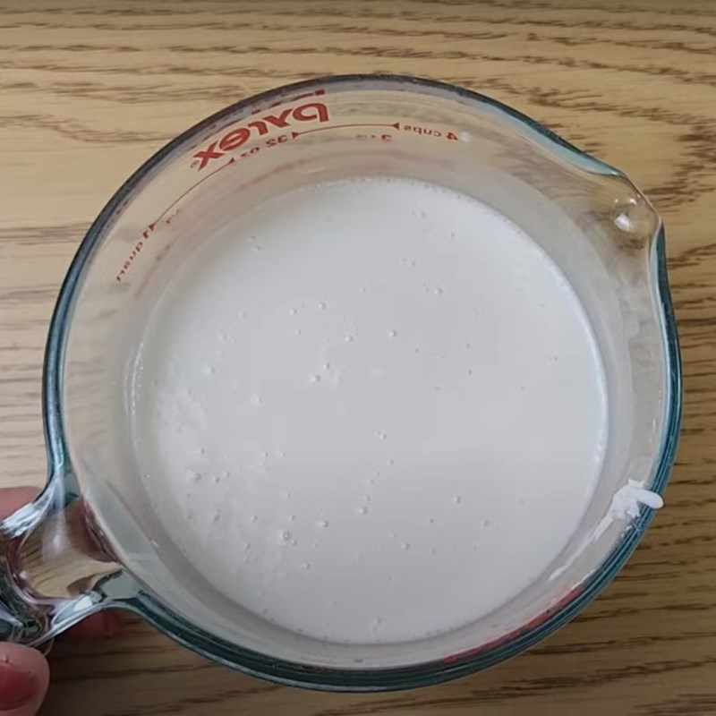 Bước 3 Trộn bột bánh hồng Bánh hồng bằng lò vi sóng