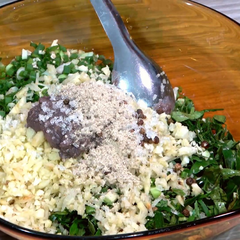 Bước 3 Trộn hỗn hợp lá mắc mật ướp chân giò Giò heo nướng lá mắc mật