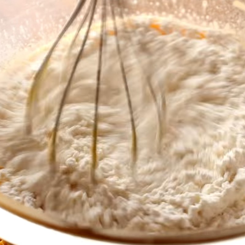 Bước 1 Trộn hỗn hợp lòng đỏ trứng Bánh chiffon cuộn kem