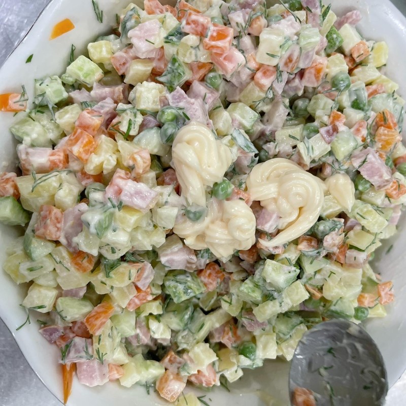 Bước 3 Trộn salad Salad Nga truyền thống