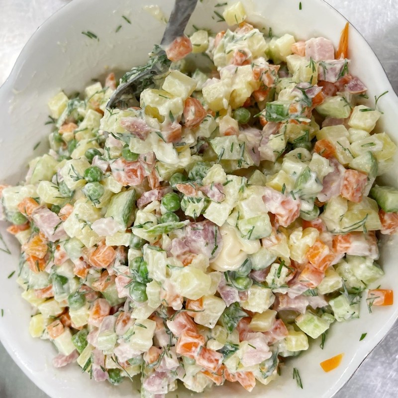 Bước 3 Trộn salad Salad Nga truyền thống