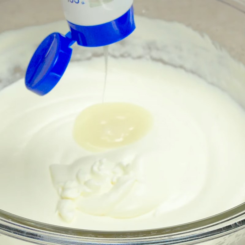 Bước 2 Trộn và làm đông kem dừa Trà sữa hoa đậu biếc macchiato kem dừa