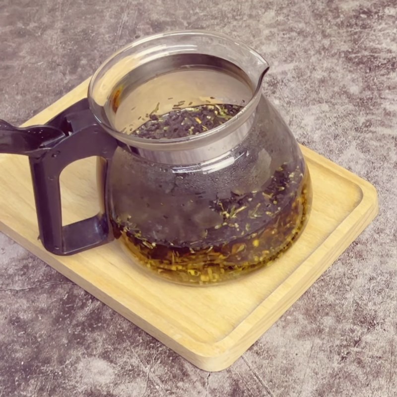 Bước 1 Ủ trà Trà sữa kem trứng cháy