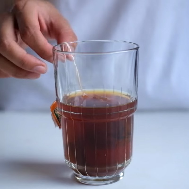 Bước 2 Ủ trà Trà sữa sương sáo bằng bột béo
