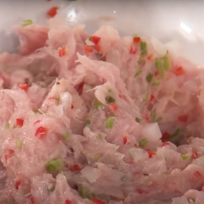 Bước 2 Ướp giò sống Càng cua rang mè sốt mayo