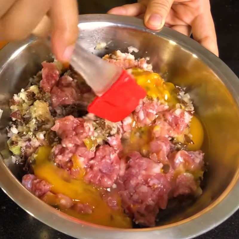 Bước 3 Ướp chả Cơm sườn trứng