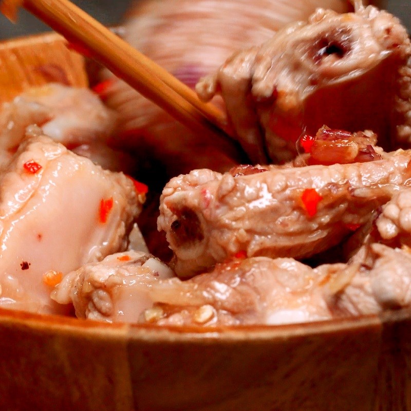 Bước 3 Ướp sườn Sườn kho thơm (dứa)