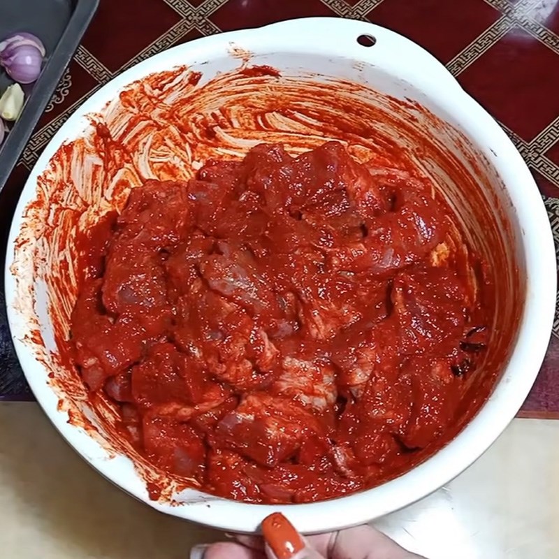 Bước 2 Ướp thịt bò Bò sốt vang với gấc