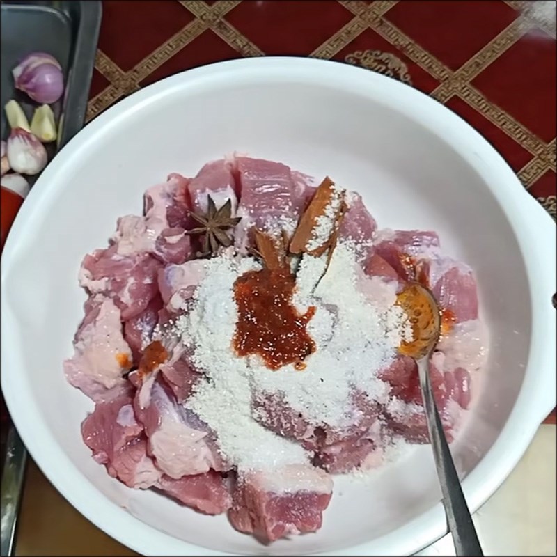 Bước 2 Ướp thịt bò Bò sốt vang với gấc