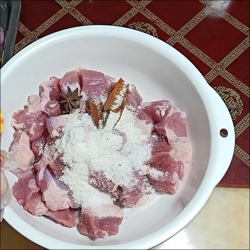 Bước 2 Ướp thịt bò Bò sốt vang với gấc