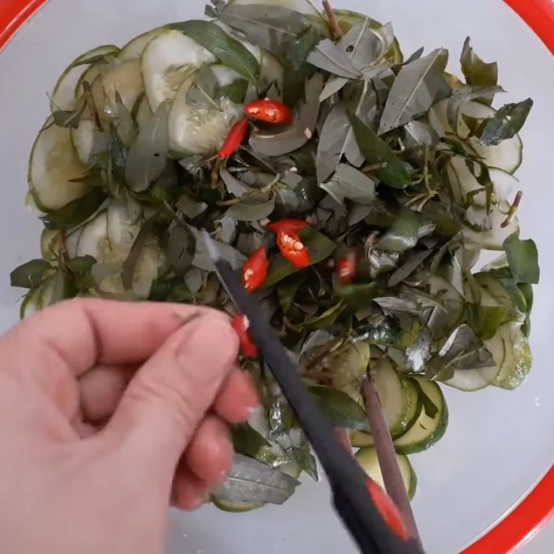 Bước 3 Trộn gỏi Gỏi dưa leo khô cá lóc