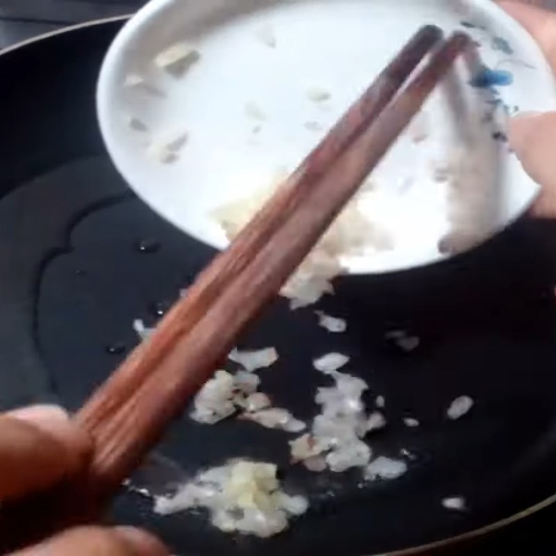 Bước 4 Xào măng Sườn kho măng