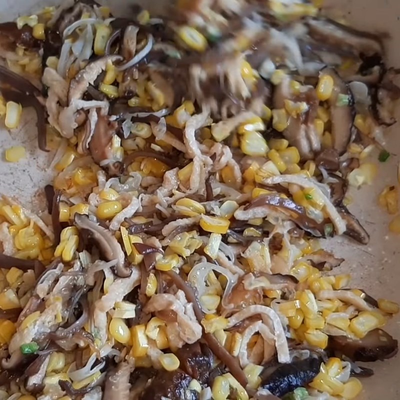 Bước 2 Xào nhân Bánh tráng lụi chiên giòn chay