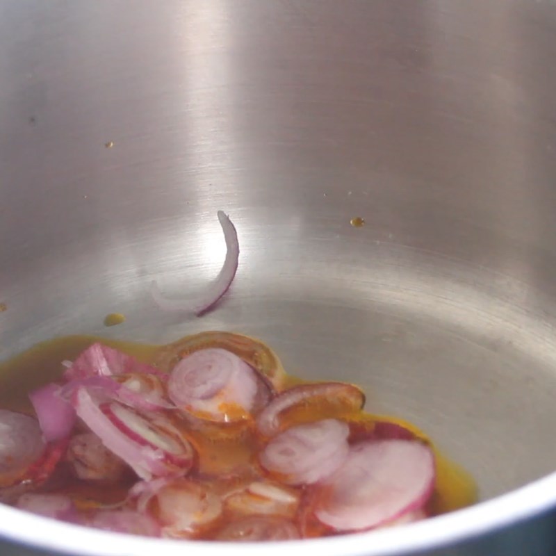 Bước 4 Xào trứng cút Cháo canh Nghệ An xương heo