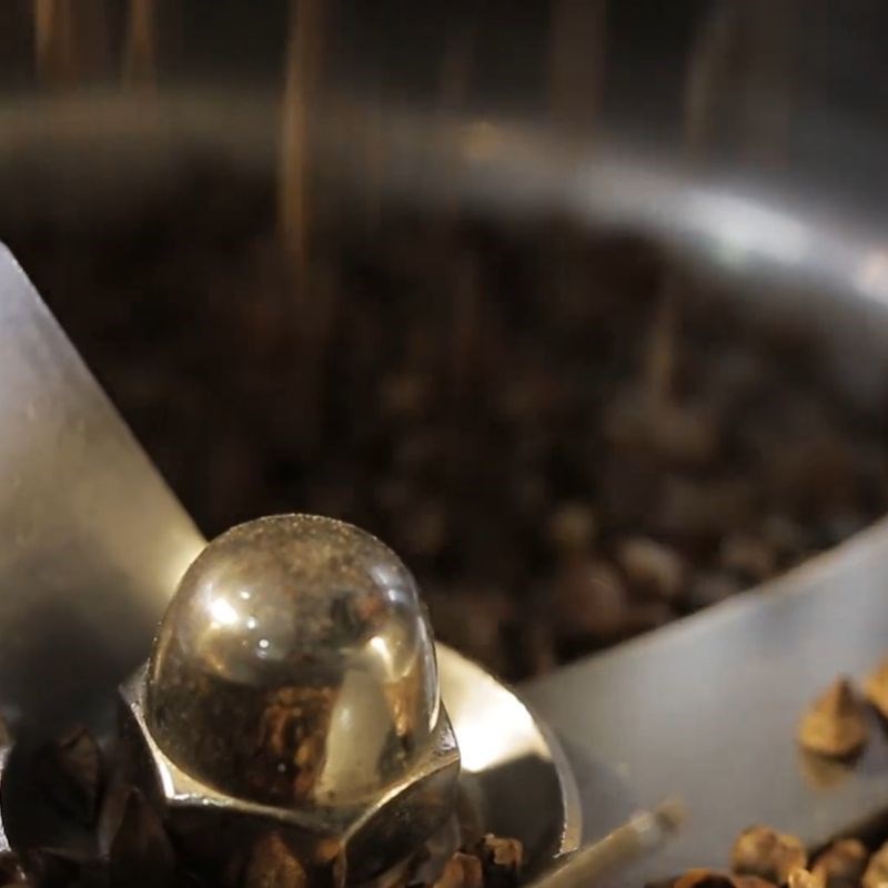 Bước 1 Xay hạt tam giác mạch thành bột Bánh tam giác mạch