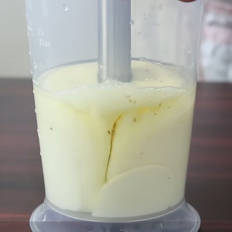 Bước 2 Xay hỗn hợp Sốt mayonnaise