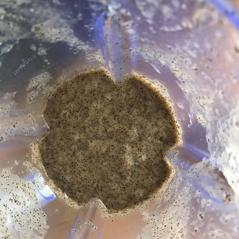 Bước 2 Xay và lọc nước mè Sữa mè đen (công thức được chia sẻ từ người dùng)