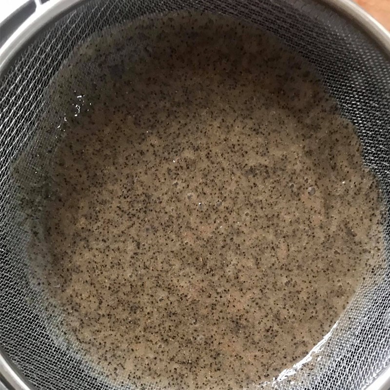 Bước 2 Xay và lọc nước mè Sữa mè đen (công thức được chia sẻ từ người dùng)