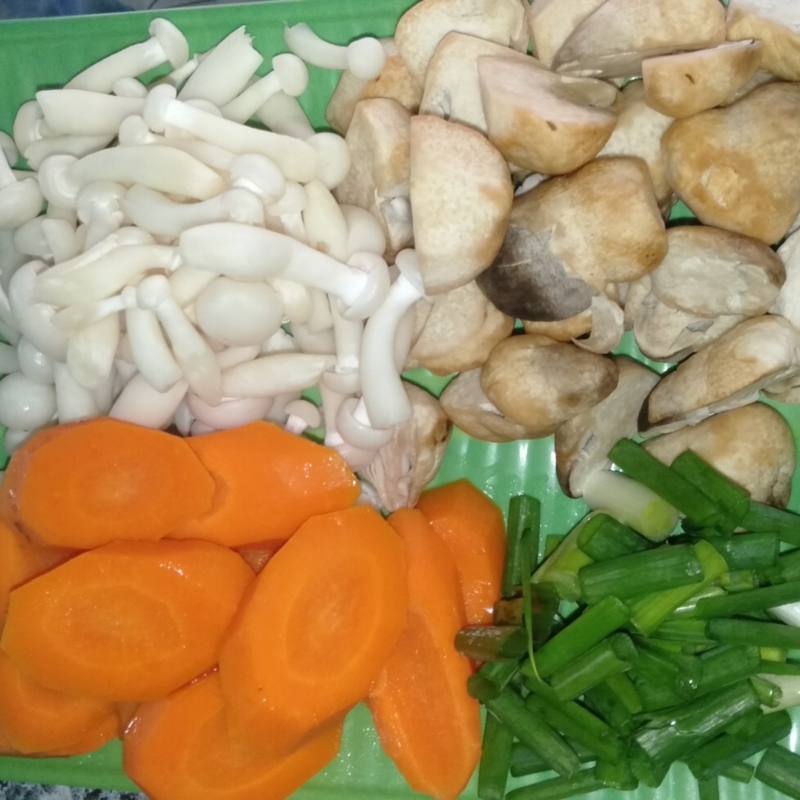 Bước 1 Sơ chế các nguyên liệu Miến vịt