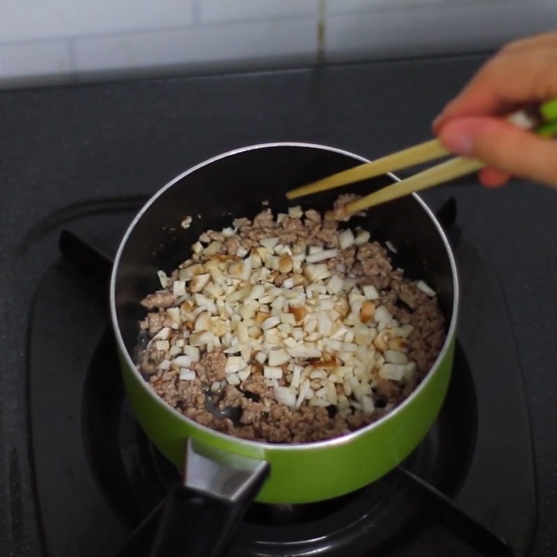 Bước 4 Xào thịt bò Cháo thịt bò bằng nồi nấu chậm