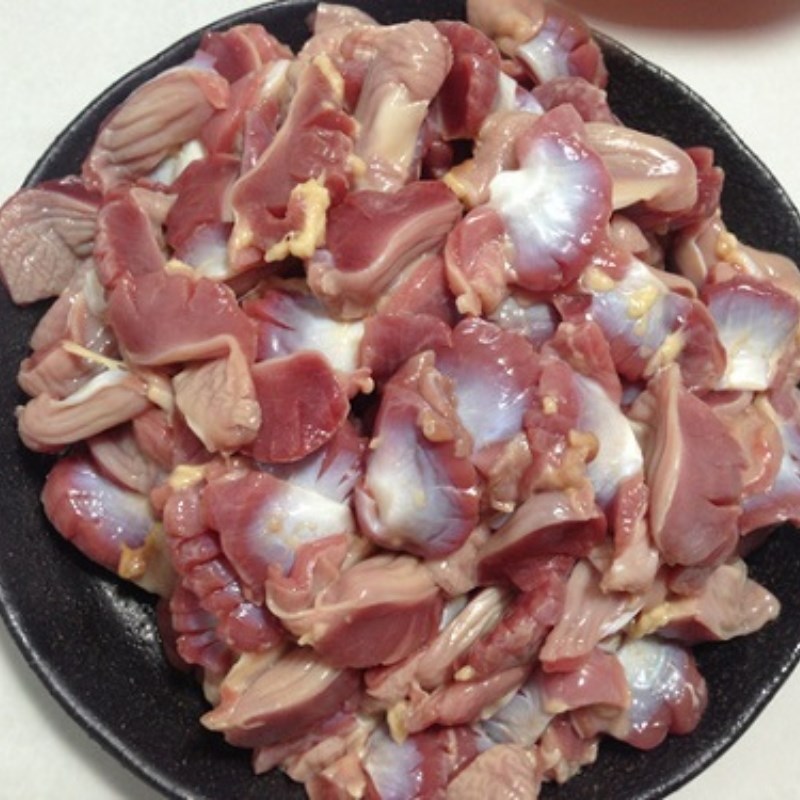 Bước 1 Sơ chế các nguyên liệu Lòng vịt xào mướp hương