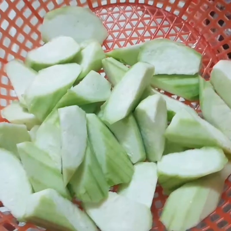 Bước 1 Sơ chế các nguyên liệu Lòng vịt xào mướp hương