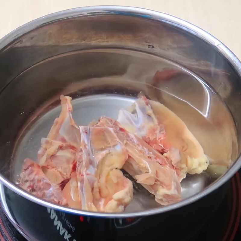 Bước 3  Hầm nước dùng lẩu Lẩu cá chép nấu riêu