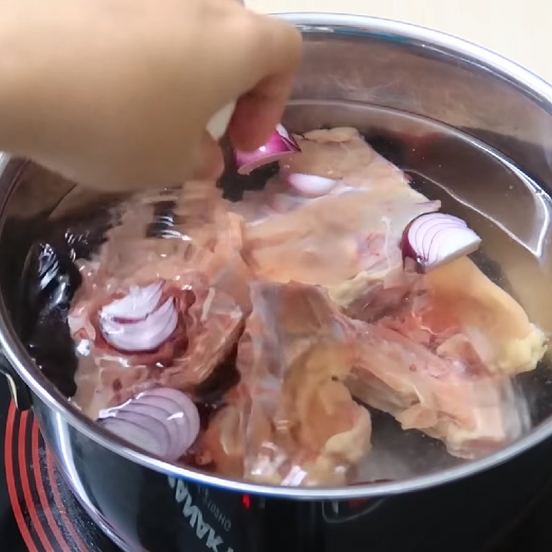 Bước 3  Hầm nước dùng lẩu Lẩu cá chép nấu riêu