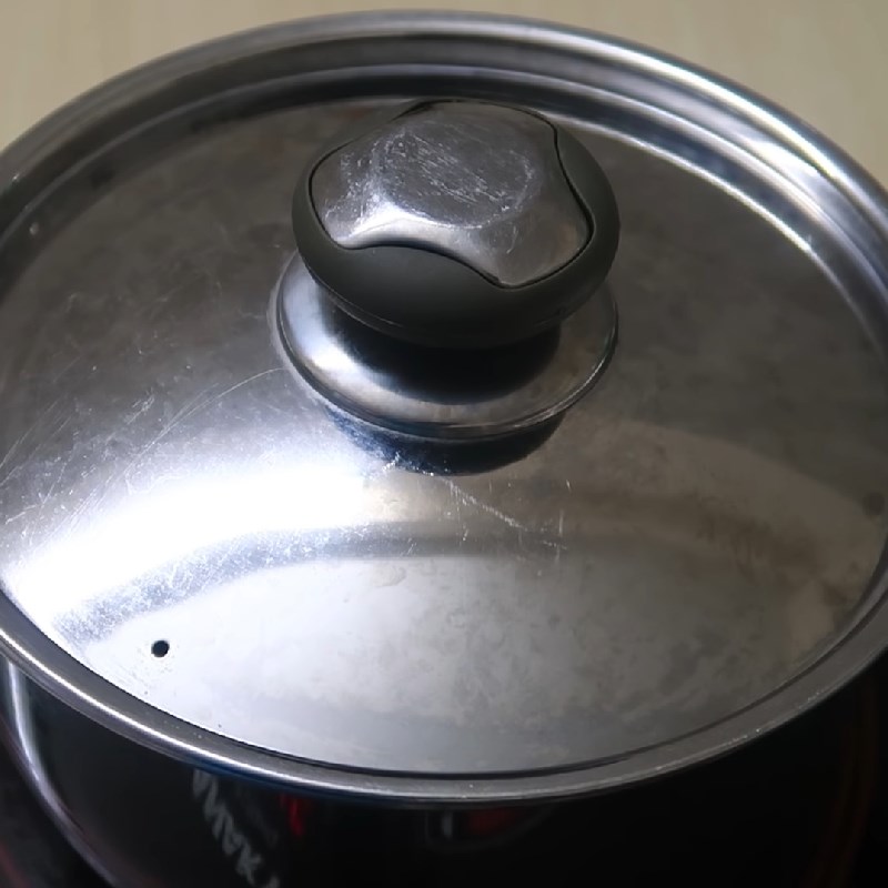 Bước 3  Hầm nước dùng lẩu Lẩu cá chép nấu riêu