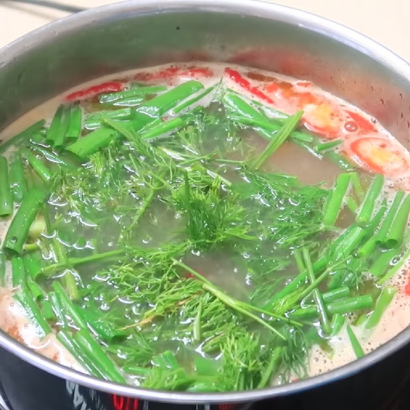 Bước 4  Nấu lẩu riêu Lẩu cá chép nấu riêu