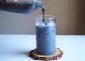 Cach lam Tra Sua Tinh Than Tre Tra Sua Bong Dem Bamboo Charcoal Milk Tea Recipe Lilo Kitchen 0 6 screenshot 1200x676 1