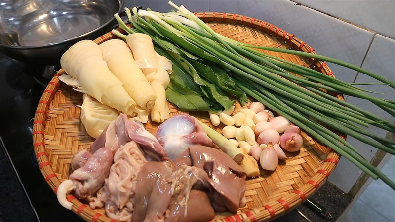 Nguyên liệu món ăn măng xào lòng gà và lòng vịt