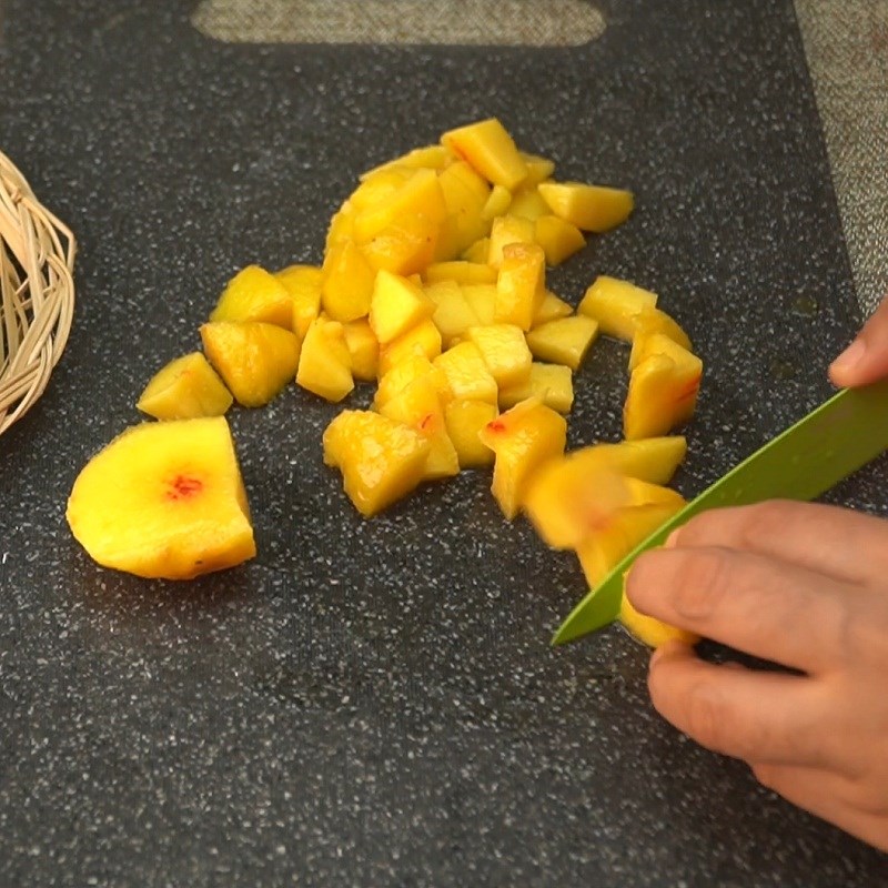 Bước 1 Sơ chế đào Nước ép đào tươi