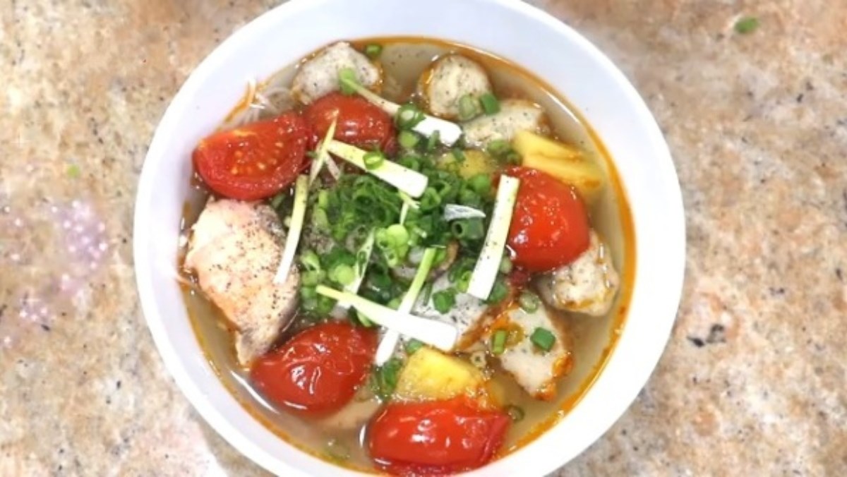 Bún chả cá hồi