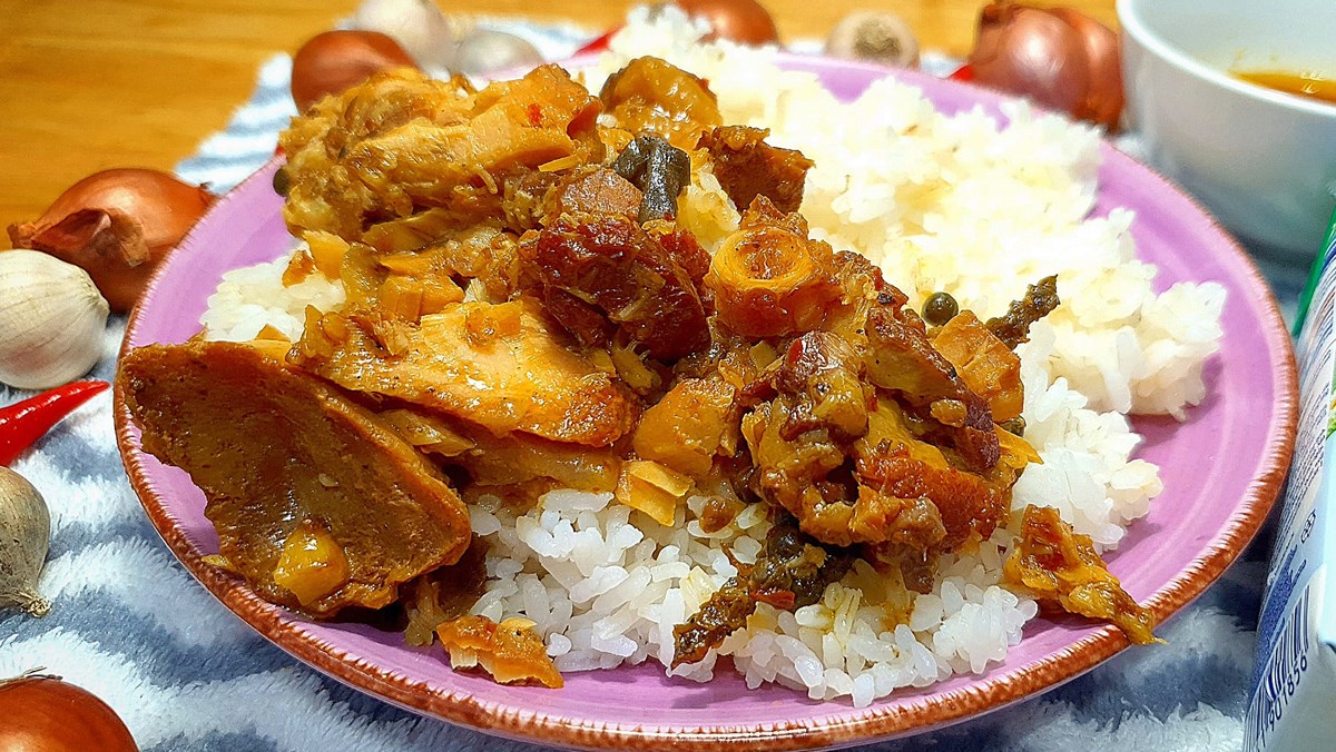 Cá trắm kho riềng