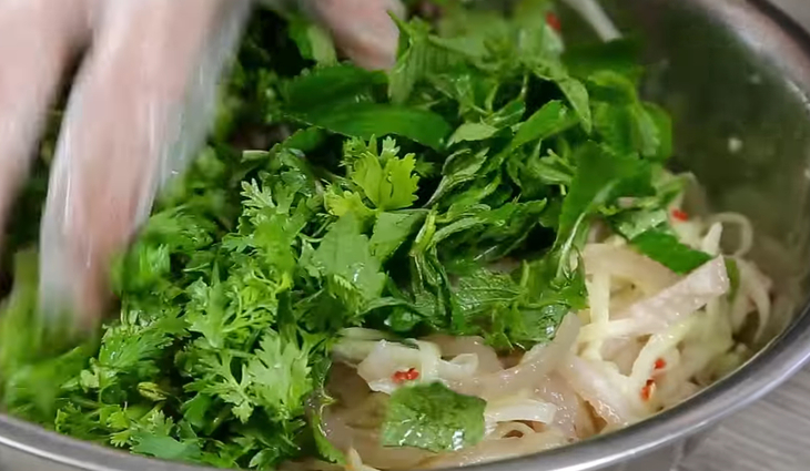 Bước 2 Trộn gỏi Gỏi đu đủ da heo