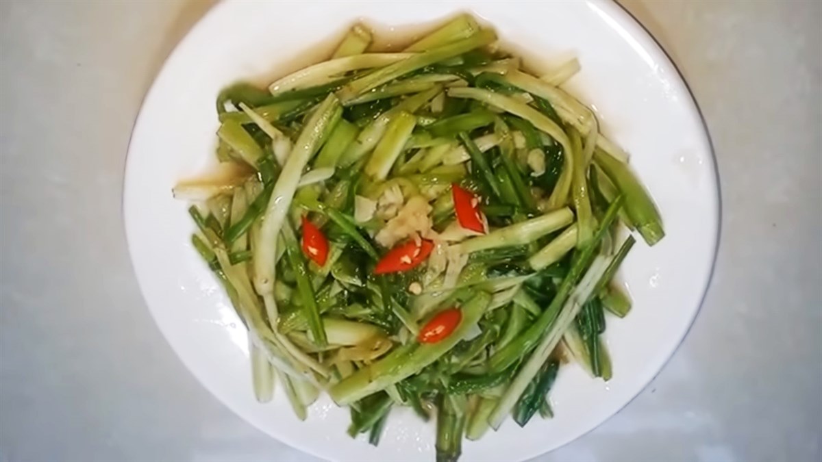 Cần nước xào tỏi