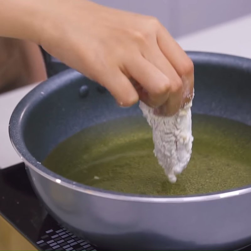 Bước 8 Chiên gà Mì Ý gà giòn sốt kem