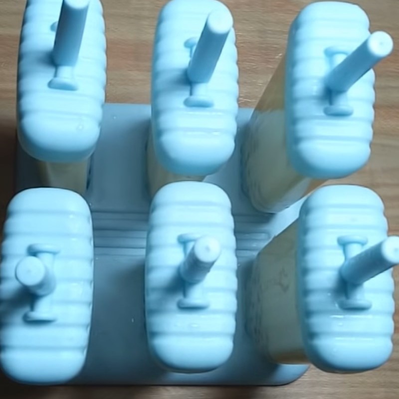 Bước 4 Đổ khuôn Kem đậu xanh sữa dừa