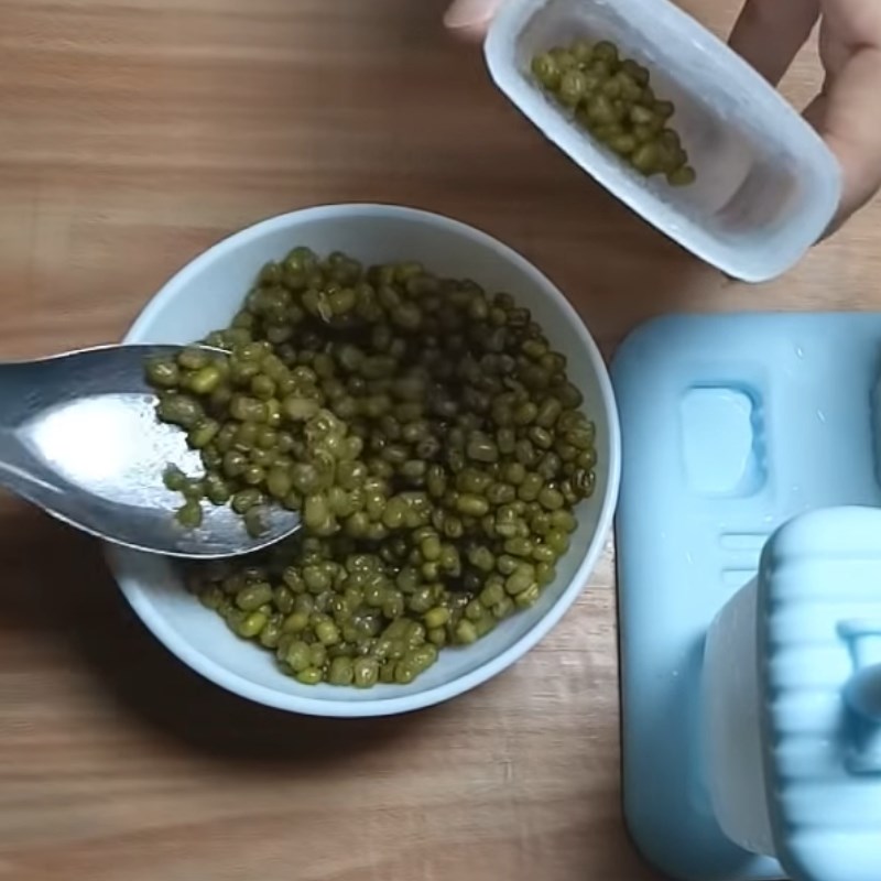 Bước 4 Đổ khuôn Kem đậu xanh sữa dừa