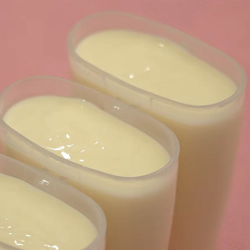 Bước 3 Đổ khuôn, đông lạnh Kem vani phủ socola