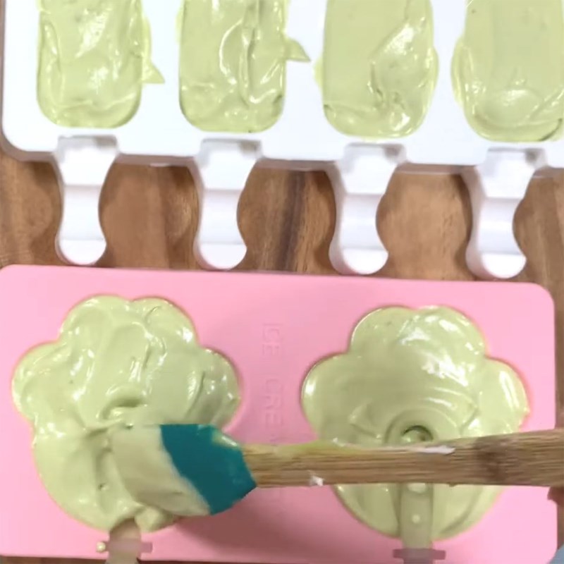 Bước 5 Đổ khuôn và làm đông Kem bơ sữa chua