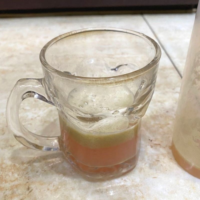 Bước 2 Ép cóc và mận Nước ép cóc mận