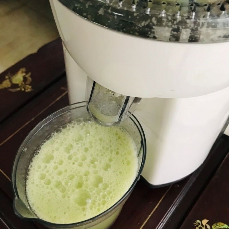 Bước 2 Ép ổi và cà rốt Nước ép ổi cà rốt
