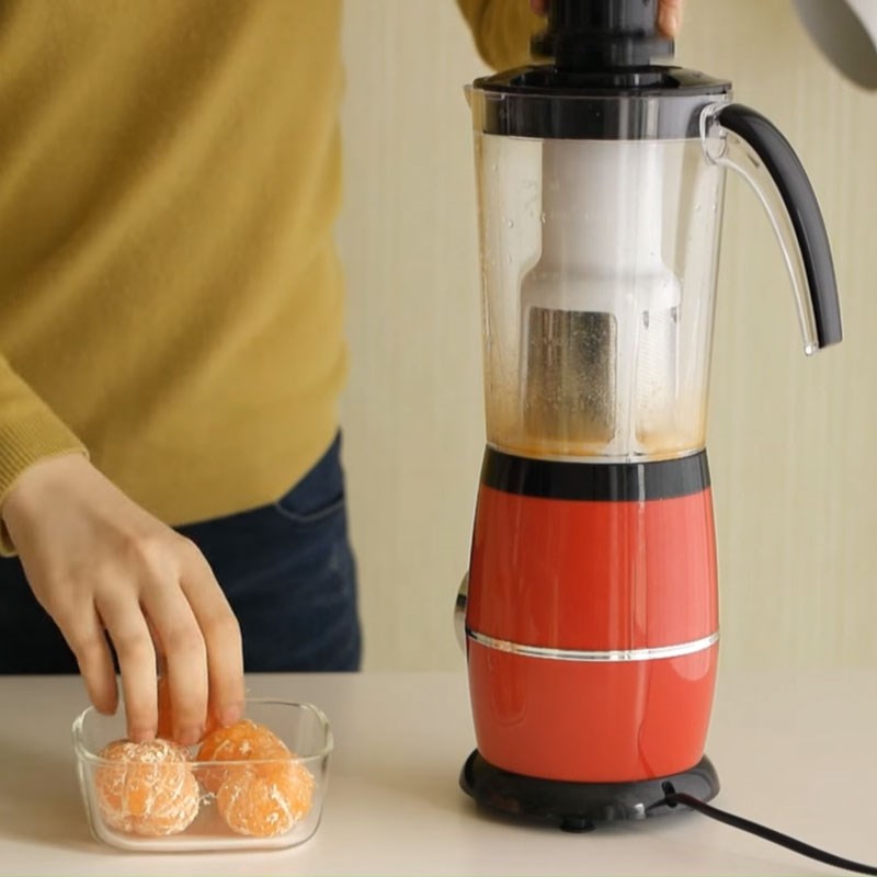 Bước 2 Ép quýt lấy nước cốt Nước ép quýt
